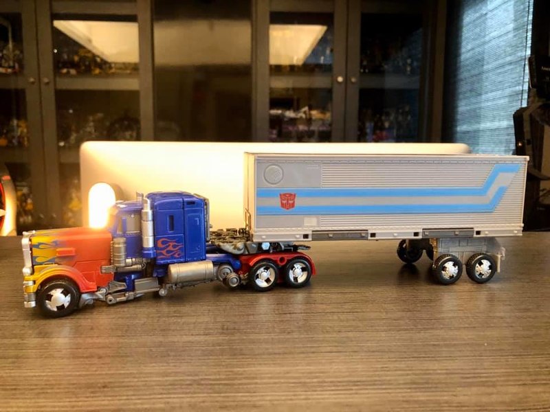 Earthrise Leader Optimus Prime Trailer Hitched To SIEGE, Cybertron, Studio Series DTOM Primes  (3 of 3)